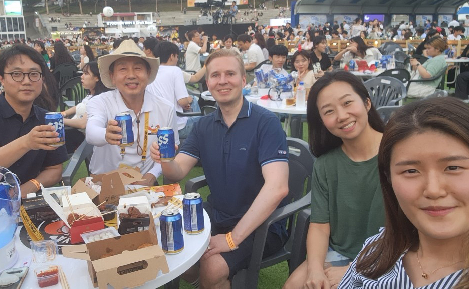 juttukuva_Soulin maatalousattasea festivaalitunnelmissa.jpg